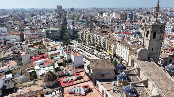 Valencia 'daki Valencia Katedrali Valenciana İspanya. Eski Şehir Manzarası. Şehir merkezinde. Valencia, Valenciana İspanya 'da. Kilise silueti. Güzel Şehir Manzarası.