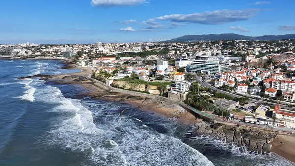 Cascais Skyline Lizbon 'un Cascais bölgesinde. Coastal City. Doğa manzarası. Plaj manzarası. Lizbon 'un Cascais Bölgesindeki Cascais Skyline.