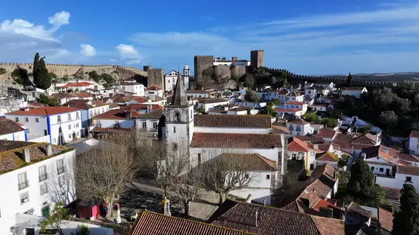 Leiria Portekiz 'deki Obidos Köyü' nde. Old Town Skyline 'da. Ortaçağ Binaları Sahnesi. Güzel şehir manzarası. Leiria Portekiz 'deki Obidos Köyü' nde. Kültür Mirası.