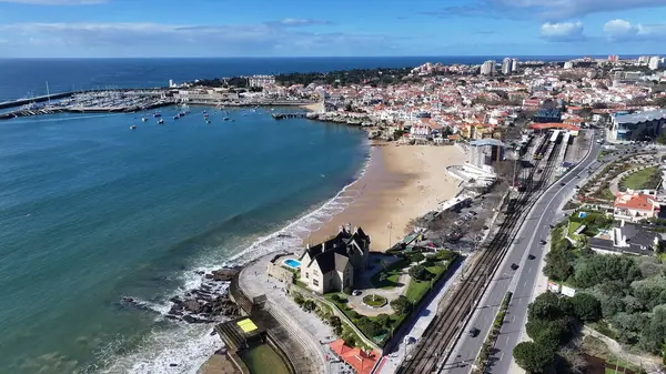 Cascais Skyline Lizbon 'un Cascais bölgesinde. Plaj manzarası. Turizm Tarihi Yer. Şehir manzarası hava manzarası. Cascais Skyline Lizbon 'un Cascais bölgesinde..