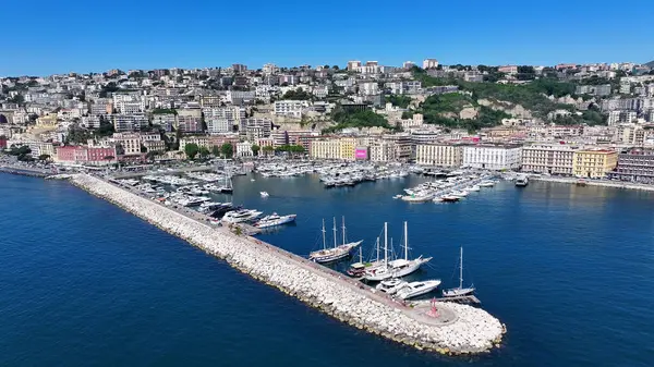 Napoli Körfezi, Napoli, İtalya. Coastal City. Seascape Körfezi Suyu. Napoli Körfezi, Napoli, İtalya. Göz kamaştırıcı Skyline. Güzel sahil şeridi. İtalya Manzarası.