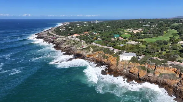 Cascais Skyline Lizbon 'un Cascais bölgesinde. Sahil Skyline. Doğa manzarası. Yaz Gezisi. Cascais Skyline Lizbon 'un Cascais bölgesinde. Tropikal Manzara.