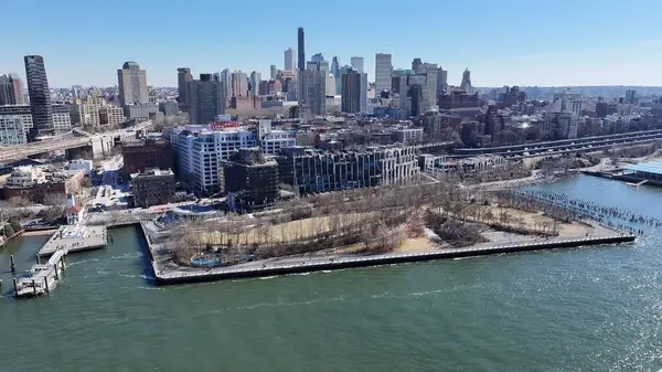 Brooklyn Skyline New York 'ta Brooklyn' de. Şehir merkezi sahnesi. Sokak manzarası. New York 'ta Brooklyn Skyline. Çarpıcı Şehir Manzarası.
