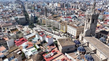 Valence Community İspanya 'daki La Reina Meydanı. Ortaçağ Binaları Sahnesi. Şehir merkezindeki şehir manzarası. Valence Community İspanya 'da Valencia. Kültür Mirası Skyline. Şehir Sahnesi.
