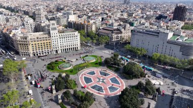 Barselona Barselona Katalonya Meydanı, İspanya. Highrise Binaları. Şehir merkezindeki şehir manzarası. Catalunya Meydanı Skyline. Barselona İspanya 'daki Katalonya Meydanı. Şehir Sahnesi. Europa Skyline
