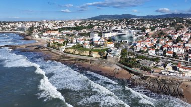 Lizbon 'un Cascais bölgesindeki Estoril Sahili. Plaj manzarası. Turizm Tarihi Yer. Şehir manzarası sahnesi. Lizbon 'un Cascais bölgesindeki Estoril Sahili.