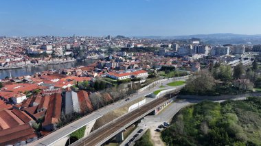 Porto Bölgesi Portekiz 'deki Gaia Skyline' da. Sahil şehri. Eski Şehir Manzarası. Şehir merkezindeki şehir manzarası. Gaia Skyline Portekiz 'de. Portekiz Skyline 'ı. Seyahat Alanı.
