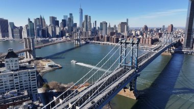 Manhattan Köprüsü New York 'ta. Highrise Binaları Sahnesi. Brooklyn Köprüsü Peyzajı. New York 'taki Manhattan Köprüsü. Otoyol Yolu Arkaplanı.