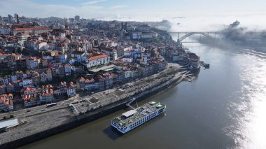 Porto Portekiz 'in Porto bölgesindeki Porto Skyline' da. Şehir merkezi manzarası. Kültür Mirası. Eski Şehir Manzarası. Portekiz 'de Porto Skyline. Portekiz Skyline 'ı. Seyahat Alanı.