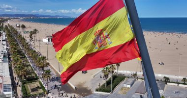 Valencia 'daki İspanyol Bayrağı Valenciana İspanya' da. İspanya Bayrak Sahnesi. Bayrak Dalgası Sahnesi. Vatansever İspanya manzarası. Valencia 'daki İspanyol Bayrağı Valenciana İspanya.