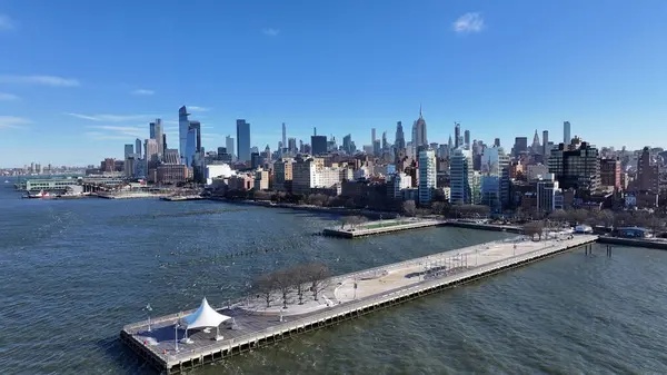 New York 'un merkezinde, New York' ta, Manhattan 'da. Highrise Binaları Sahnesi. Güzel şehir manzarası. New York 'un merkezinde, New York' ta. Kış Manzarası.