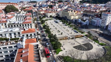 Lizbon 'un Lizbon bölgesindeki Martim Moniz Meydanı. Ortaçağ Meydanı Sahnesi. Güzel şehir manzarası. Portekiz, Lizbon 'da Martim Moniz Meydanı. Tarihi Şehir Manzarası. Turizm Tarihi Yer.