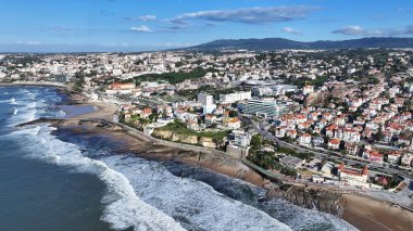 Cascais Skyline Lizbon 'un Cascais bölgesinde. Coastal City. Rıhtım manzarası. Plaj manzarası. Lizbon 'un Cascais Bölgesindeki Cascais Skyline.