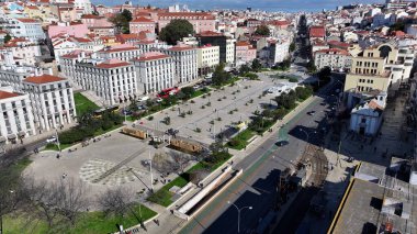 Lizbon 'un Lizbon bölgesindeki Martim Moniz Meydanı. Ortaçağ Meydanı Sahnesi. Güzel şehir manzarası. Portekiz, Lizbon 'da Martim Moniz Meydanı. Tarihi Şehir Manzarası. Turizm Tarihi Yer.
