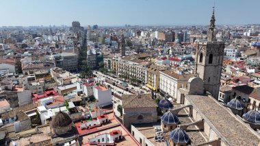 Valence Community İspanya 'daki Valencia Katedrali. Ortaçağ Kilise Sahnesi. Şehir merkezindeki şehir manzarası. Valence Community İspanya 'da Valencia. Kültür Mirası Skyline. Şehir Sahnesi.