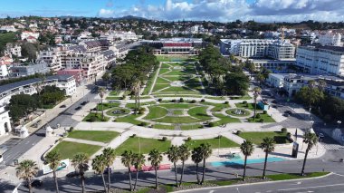 Lizbon 'un Cascais bölgesindeki Estoril Kumarhanesi. Şehir merkezindeki şehir manzarası. Turizm Tarihi Yer. Estoril Garden Hava Manzarası. Lizbon Bölgesi Cascais 'deki Estoril Kumarhanesi.