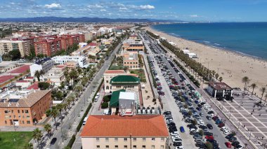 Valencia Valencia 'daki Las Arenas Plajı İspanya Topluluğu. Şehir Plajı. Bay Water Sahnesi. Şehir merkezinde. Valencia Valencia 'daki Las Arenas Plajı İspanya Topluluğu. Huzurlu Manzara.