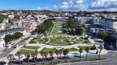 Lizbon 'un Cascais bölgesindeki Estoril Kumarhanesi. Şehir merkezindeki şehir manzarası. Turizm Tarihi Yer. Estoril Garden Hava Manzarası. Lizbon Bölgesi Cascais 'deki Estoril Kumarhanesi.