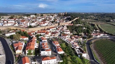 Portekiz 'in Leiria bölgesindeki Obidos Köyü' nde. Tarihi Köy. Ortaçağ mirası. Göz kamaştırıcı manzara. Portekiz 'in Leiria bölgesindeki Obidos Köyü' nde. Eski Şehir Manzarası.