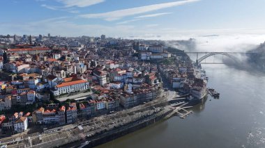 Porto Portekiz 'in Porto bölgesindeki Porto Skyline' da. Şehir merkezi manzarası. Kültür Mirası. Eski Şehir Manzarası. Portekiz 'de Porto Skyline. Portekiz Skyline 'ı. Seyahat Alanı.
