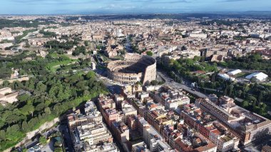 Roma Kolezyumu Lazio İtalya 'da. Kültür Mirası. Güzel şehir manzarası. Roma Kolezyumu Lazio İtalya 'da. Ortaçağ manzarası. Arkeolojik Kazı. İtalya Skyline.