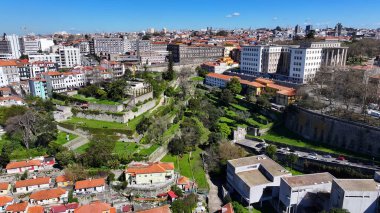 Portekiz 'in Porto Bölgesi' ndeki Erdemliler Parkı. Eğlence Parkı Peyzajı. Kültür Mirası. Doğa Manzarası. Portekiz, Porto 'daki Erdemliler Parkı. Turizm Tarihi Yer.