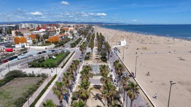 Valence Community İspanya 'daki Las Arenas Plajı. Çarpıcı şehir manzarası. Plaj manzarası. Highrise Binaları. Valence Community İspanya 'daki Las Arenas Plajı. Doğa Arkaplanı.