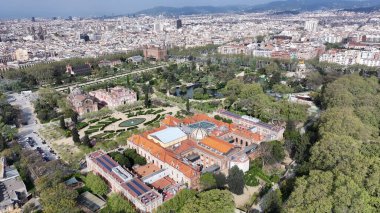 Katalonya Barselona 'daki Ciutadella Parkı İspanya. Şehir manzarası manzarası. Şehir merkezinde. Barselona Katalonya İspanya 'da. Kültür Mirası Skyline. Güzel Metropolis.