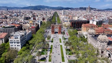 Barcelona Skyline Katalonya İspanya Topluluğu 'nda. Eğlence Parkı Sahnesi. Şehir merkezindeki şehir manzarası. Barselona Katalonya Topluluğu İspanya. Ciutadella Skyline. Şehir Sahnesi.
