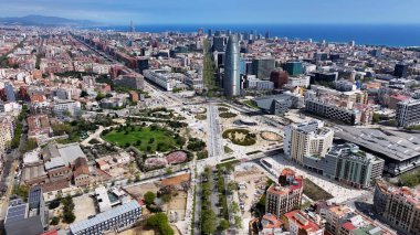 Katalonya Barselona 'daki Agbar Kulesi. İspanya. Şehir manzarası manzarası. Şehir merkezinde. Barselona Katalonya İspanya 'da. Kültür Mirası Skyline. Güzel Metropolis.