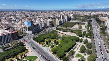 Valencia 'daki Turia Gardens Valence Community İspanya' da. Eğlence Parkı Sahnesi. Şehir merkezindeki şehir manzarası. Valence Community İspanya 'da Valencia. Kültür Mirası Skyline. Şehir Sahnesi.