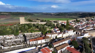 Leiria Portekiz 'deki Obidos' ta Obidos Skyline. Old Town Skyline 'da. Ortaçağ Binaları Sahnesi. Güzel şehir manzarası. Leiria Portekiz 'deki Obidos' ta Obidos Skyline. Kültür Mirası.