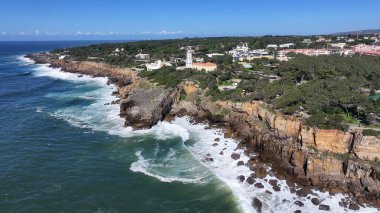 Lizbon 'un Cascais bölgesindeki Guia Deniz Feneri. Sahil Skyline. Deniz feneri manzarası. Yaz Gezisi. Lizbon 'un Cascais bölgesindeki Guia Deniz Feneri. Tropikal Manzara.