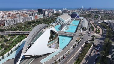 Valence Community İspanya 'daki Valencia Sanat Sarayı. Fütürist Binalar. Şehir merkezindeki şehir manzarası. Valence Community İspanya 'da Valencia. Güzel Skyline. Sanat Sarayı.
