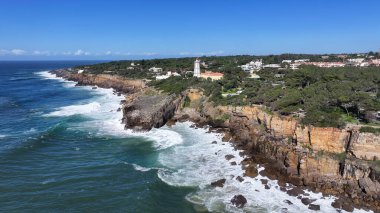 Lizbon 'un Cascais bölgesindeki Guia Deniz Feneri. Sahil Skyline. Deniz feneri manzarası. Yaz Gezisi. Lizbon 'un Cascais bölgesindeki Guia Deniz Feneri. Tropikal Manzara.
