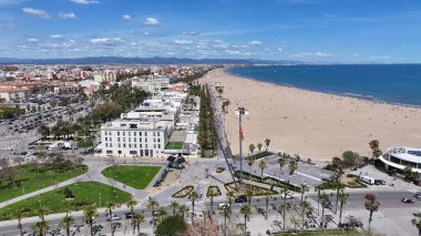 Valencia Valencia 'daki Las Arenas Plajı İspanya Topluluğu. Şehir Plajı. Bay Water Sahnesi. Şehir merkezinde. Valencia Valencia 'daki Las Arenas Plajı İspanya Topluluğu. Huzurlu Manzara.
