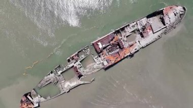 Maranhao Brezilya 'daki Tutoia' da ünlü bir gemi enkazı. Plaj manzarası. Doğa Deniz Burnu. Seyahat güzergahı. Maranhao Brezilya 'daki Tutoia' da ünlü bir gemi enkazı. Cennet Manzarası.