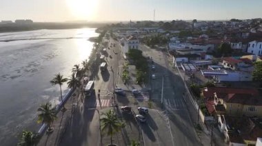 Sao Luis Skyline 'da gün batımı Maranhao Brezilya' da Sao Luis 'de. Highrise Binaları. Güzel şehir manzarası. Sao Luis Skyline Maranhao Brezilya 'da Sao Luis' de. Günbatımı Gökyüzü. Turizm Seyahati. Brezilya Kuzeydoğu.