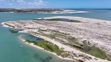 Brezilya 'nın Piaui şehrinde, Kajueiro Da Praia' daki Barra Grande Köyü. Sahil Skyline. Doğa manzarası. Yaz Gezisi. Brezilya 'nın Piaui şehrinde, Kajueiro Da Praia' daki Barra Grande Köyü. Tropikal Manzara.