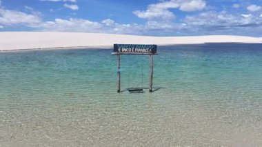 Lencois Maranhenses, Maranhao Brezilya 'daki Santo Amaro' da. Doğa manzarası. Kıvrımlı kum tepeleri. Lencois Maranhenses Brezilya 'da. Yağmur suyu gölleri. Güzel Yüksek Kumullar. Yaz Gezisi. Brezilya Kuzeydoğu.