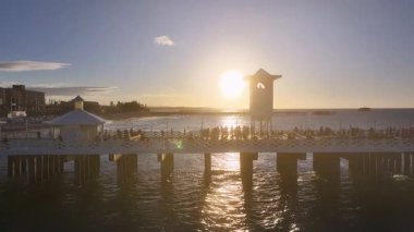 Fortaleza Ceara. Ceara Brezilya 'daki Fortaleza' da Sunset Plajı. Günbatımı Skyline. Kuzeydoğu Sahili manzarası. Yaz Gezisi. Ceara Brezilya 'daki Fortaleza' da Sunset Plajı. Tropikal Manzara.