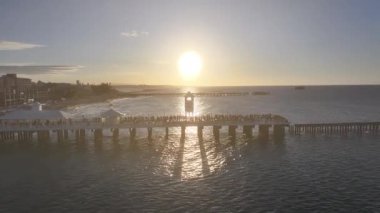 Fortaleza Ceara. Ceara Brezilya 'daki Fortaleza' da sahil günbatımı. Günbatımı Skyline. Kuzeydoğu Sahili manzarası. Yaz Gezisi. Ceara Brezilya 'daki Fortaleza' da sahil günbatımı. Tropikal Manzara.