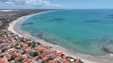 Piaui Brezilya 'daki Luis Correia' da Coqueiro Plajı. Plaj manzarası. Doğa Deniz Burnu. Seyahat güzergahı. Piaui Brezilya 'daki Luis Correia' da Coqueiro Plajı. Turkuaz Su.