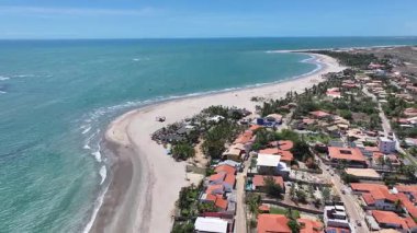 Piaui Brezilya 'daki Luis Correia' da Coqueiro Plajı. Plaj manzarası. Doğa Deniz Burnu. Seyahat güzergahı. Piaui Brezilya 'daki Luis Correia' da Coqueiro Plajı. Turkuaz Su.