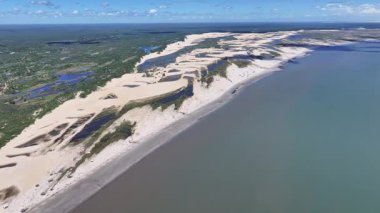 Maranhao Brezilya 'daki Tutoia Köyü. En Büyük Nehir Deltası. Kıyı Kenti manzarası. Maranhao 'daki Tutoia Köyü. Riverside Sahnesi. Doğa Arkaplanı. Seyahat güzergahı. Brezilya Kuzeydoğu.