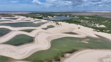 Maranhao Brezilya 'daki Tutoia' da küçük çarşaflar. Tatlı Su Gölleri Peyzajı. Kum tepeleri dağları. Tutoia 'da küçük çarşaflar. Turizm Seyahati. Doğa Sahnesi. Sahil Arkaplanı. Brezilya Kuzeydoğu.