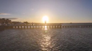 Fortaleza Ceara. Ceara Brezilya 'daki Fortaleza' da sahil günbatımı. Günbatımı Skyline. Kuzeydoğu Sahili manzarası. Yaz Gezisi. Ceara Brezilya 'daki Fortaleza' da sahil günbatımı. Tropikal Manzara.