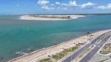 Ceara Brezilya 'daki Camocim Plajı' nda. Plaj manzarası. Doğa Deniz Burnu. Tatil Varış Yeri. Ceara Brezilya 'daki Camocim Plajı' nda. Yaz Seyahati.