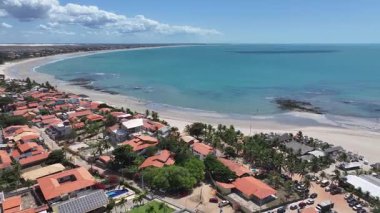 Piaui Brezilya 'daki Luis Correia' da Coqueiro Plajı. Plaj manzarası. Doğa Deniz Burnu. Seyahat güzergahı. Piaui Brezilya 'daki Luis Correia' da Coqueiro Plajı. Turkuaz Su.