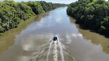 Parnaiba Delta Piaui Brezilya 'da Parnaiba' da. Sarmal Nehir. Doğa Manzarası. Piaui 'de Parnaiba Delta. Amerika 'nın Brezilya Deltası. Plaj manzarası. Tatil seyahatleri. Brezilya Kuzeydoğu.